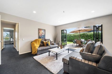 Photo of property in 27 Lansell Drive, East Tamaki Heights, Auckland, 2016