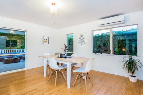 Photo of property in 17a Highland Avenue, Titirangi, Auckland, 0604