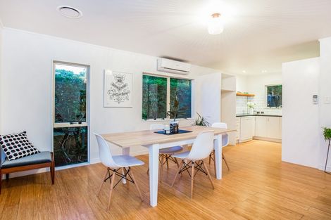 Photo of property in 17a Highland Avenue, Titirangi, Auckland, 0604