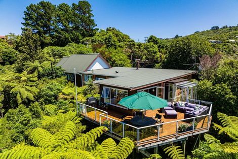 Photo of property in 60 Pomare Road, Tirohanga, Lower Hutt, 5010