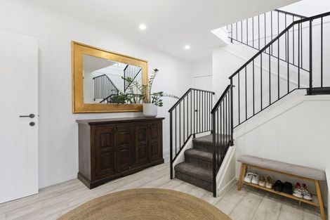 Photo of property in 10 Cottonwood Place, Kawakawa Bay, Papakura, 2585