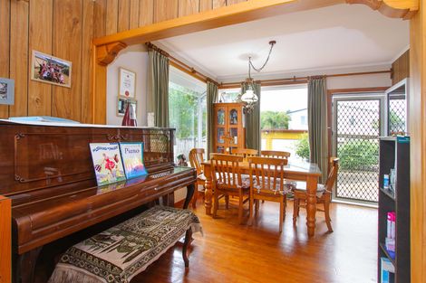 Photo of property in 27 Sylvia Road, Hillcrest, Auckland, 0627