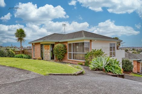 Photo of property in 2/17 Cambric Place, Botany Downs, Auckland, 2010