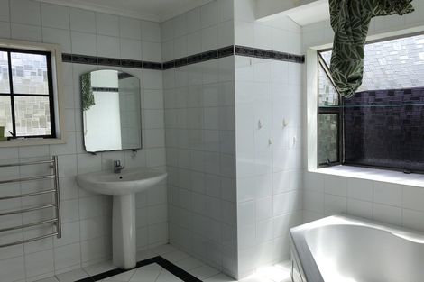 Photo of property in 30 Penfold Place, Henderson, Auckland, 0610