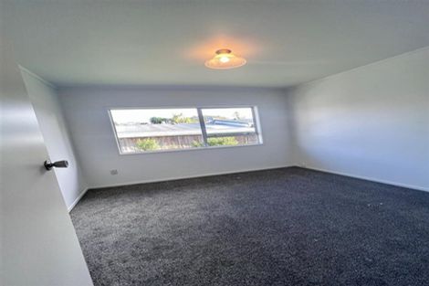 Photo of property in 5 John F Kennedy Place, Glen Eden, Auckland, 0602
