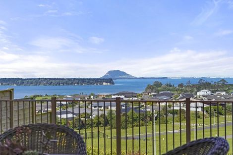 Photo of property in 8 Goldstone Place, Omokoroa, 3114