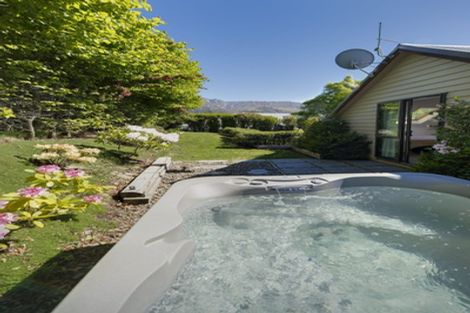 Photo of property in 6 Chartres Lane, Arrowtown, 9302
