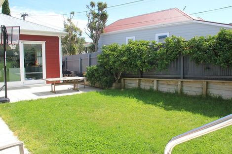 Photo of property in 45 Austin Street, Mount Victoria, Wellington, 6011