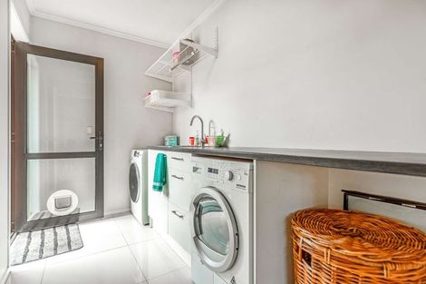 Photo of property in 19 Kendallvale Drive, Waiuku, 2123