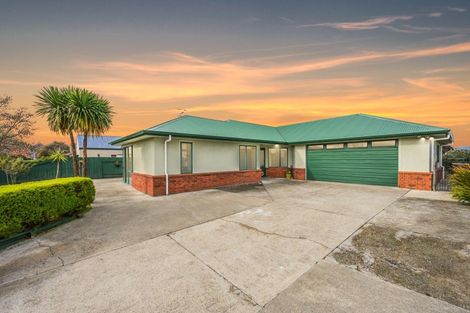 Photo of property in 8 Fernlea Avenue, Kelvin Grove, Palmerston North, 4414