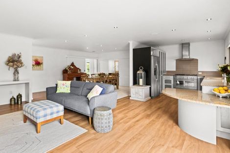 Photo of property in 17 Brookvale Road, Havelock North, 4130