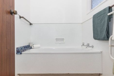 Photo of property in 1 Guernsey Place, Fitzherbert, Palmerston North, 4410