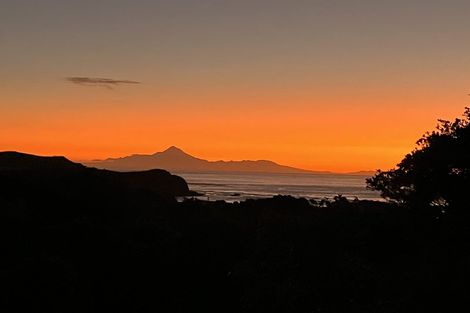 Photo of property in 12 Takarei Terrace, Mokau, 4376