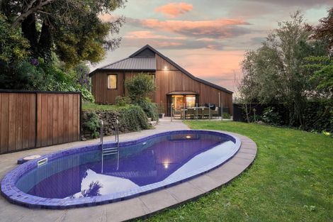 Photo of property in 2 Cannon Hill Crescent, Mount Pleasant, Christchurch, 8081