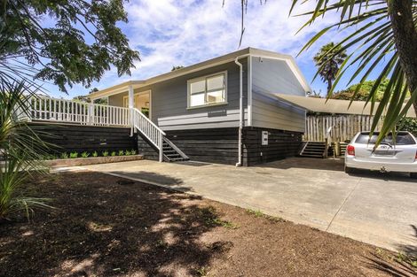 Photo of property in 17a Highland Avenue, Titirangi, Auckland, 0604