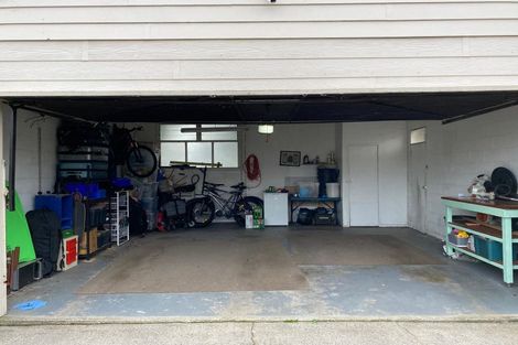 Photo of property in 4 Nassau Court, Half Moon Bay, Auckland, 2012