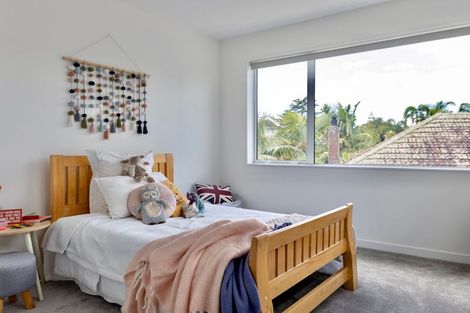 Photo of property in 5 Gladfield Lane, Te Atatu Peninsula, Auckland, 0610