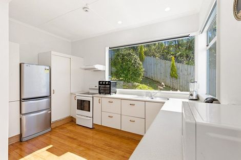 Photo of property in 15 Romney Square, Tawa, Wellington, 5028