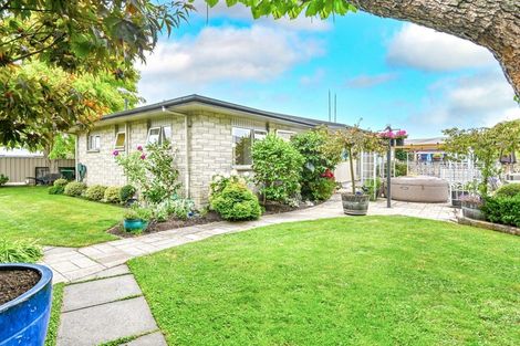 Photo of property in 90 Napier Road, Havelock North, 4130