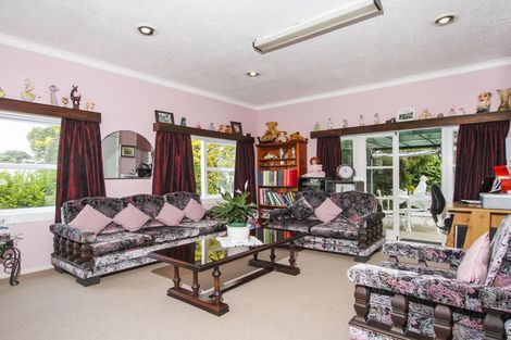Photo of property in 10 Crompton Road, Massey, Auckland, 0614