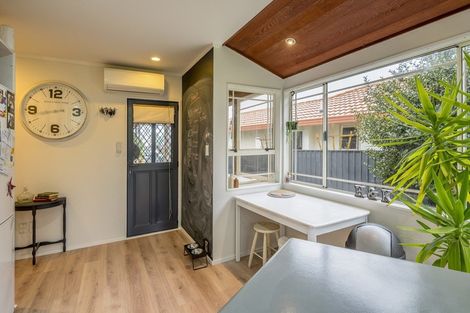Photo of property in 10 Guildford Street, Levin, 5510