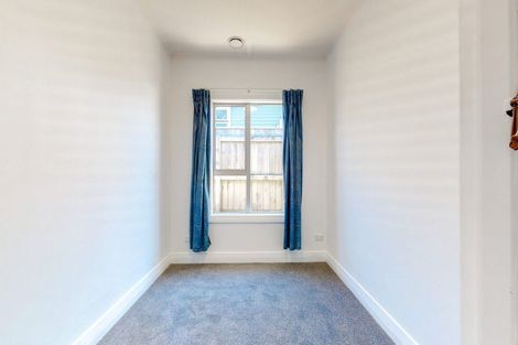 Photo of property in 69 Ranui Crescent, Khandallah, Wellington, 6035