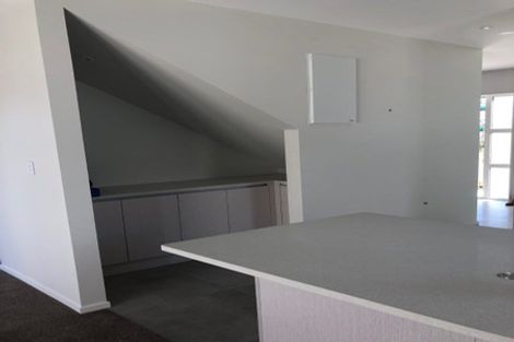 Photo of property in 2 Riroriro Close, Papakura, 2110
