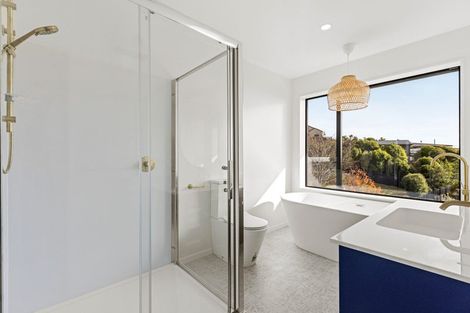 Photo of property in 17 Luxton Place, Mount Pleasant, Christchurch, 8081