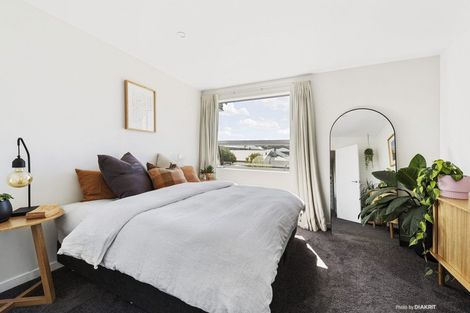 Photo of property in 2u7 Stone Street, Miramar, Wellington, 6022