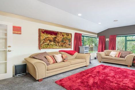 Photo of property in 16 Carlow Grove, Birchville, Upper Hutt, 5018