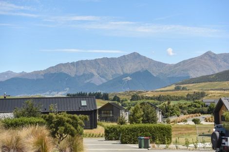 Photo of property in 16 Kinross Lane, Jacks Point, Queenstown, 9371