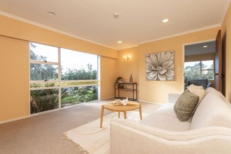 Photo of property in 1 Guernsey Place, Fitzherbert, Palmerston North, 4410