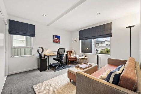 Photo of property in 1/3 Severn Street, Island Bay, Wellington, 6023