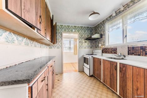 Photo of property in 37 Neil Avenue, Te Atatu Peninsula, Auckland, 0610