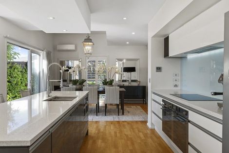 Photo of property in 128 Fendalton Road, Fendalton, Christchurch, 8052