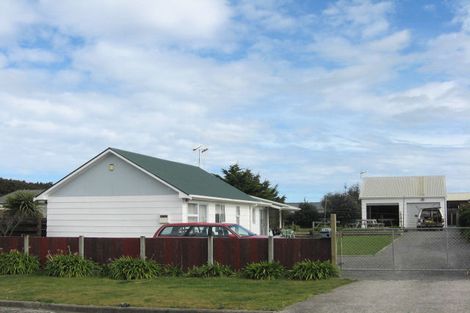 Photo of property in 15 Kahukura Avenue, Waitarere Beach, Levin, 5510