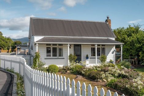 Photo of property in 2 Trinity Lane, Greytown, 5712