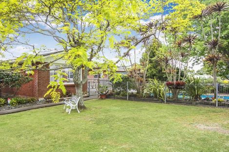 Photo of property in 10 Crompton Road, Massey, Auckland, 0614