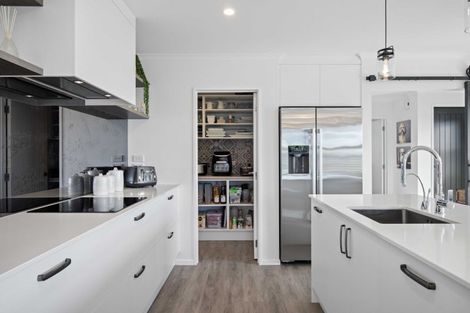 Photo of property in 124 Lisle Farm Drive, Pukekohe, 2120