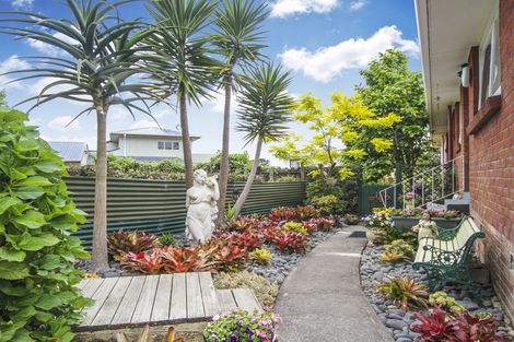 Photo of property in 10 Crompton Road, Massey, Auckland, 0614