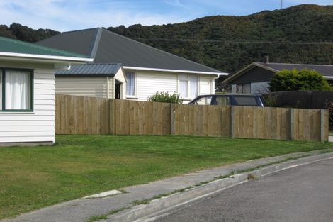 Photo of property in 27 Grimsby Grove, Wainuiomata, Lower Hutt, 5014