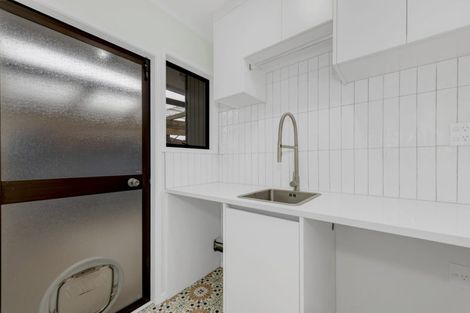 Photo of property in 3 Mimosa Place, Half Moon Bay, Auckland, 2012