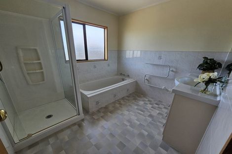 Photo of property in 1/979 Beach Road, Torbay, Auckland, 0630