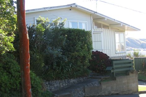 Photo of property in 2 Paparangi Crescent, Paparangi, Wellington, 6037