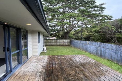 Photo of property in 36 Serwayne Place, Sunnyvale, Auckland, 0612