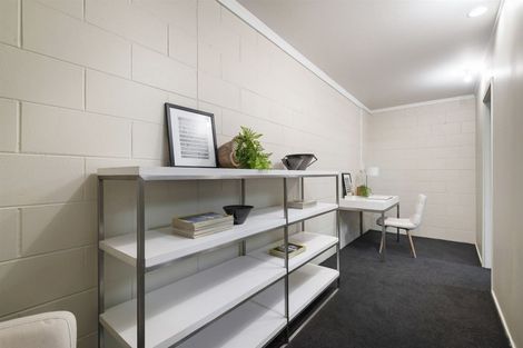 Photo of property in 2/71 Pupuke Road, Northcote, Auckland, 0627