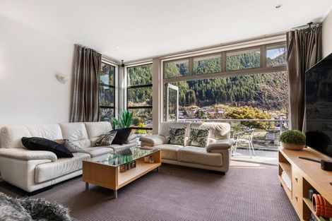 Photo of property in 97 Hallenstein Street, Queenstown, 9300