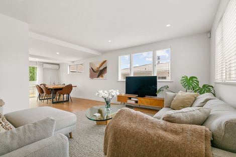 Photo of property in 28 Kingdale Road, Henderson, Auckland, 0610