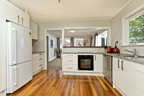 Photo of property in 123 Millbrook Road, Sunnyvale, Auckland, 0612