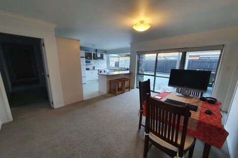 Photo of property in 17 Gardone Terrace, Conifer Grove, Takanini, 2112